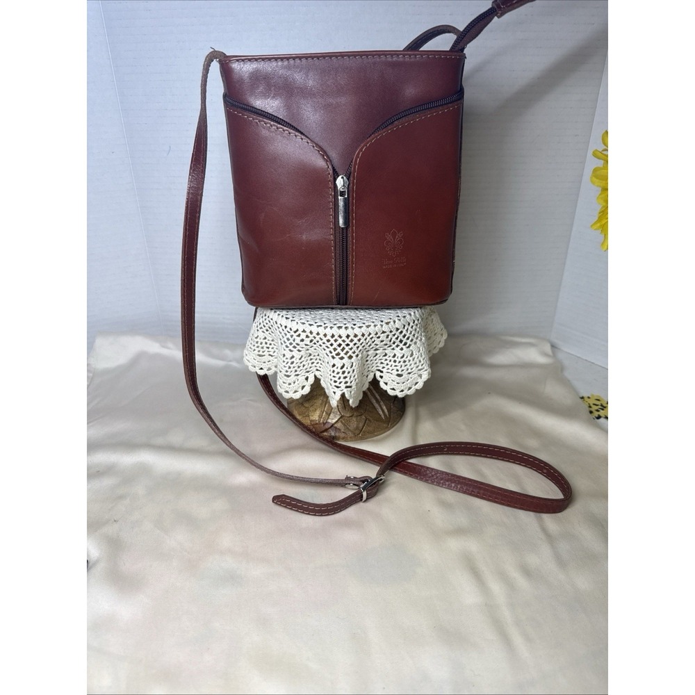 Vera Pelle Italian Leather Beautiful Small Crossbody Bag 7.5X7X2.5" ,57"Strap